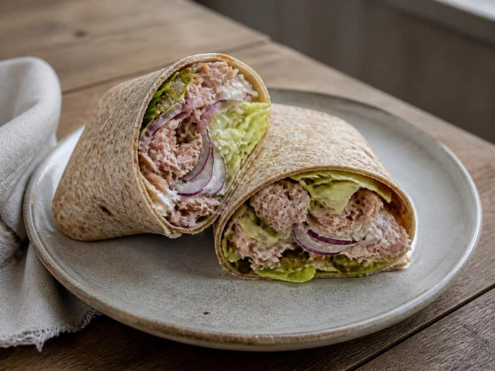 Volkoren wrap met tonijn en augurk